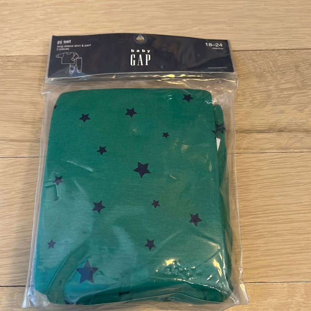 Baby Gap long sleeve pj set new with tags